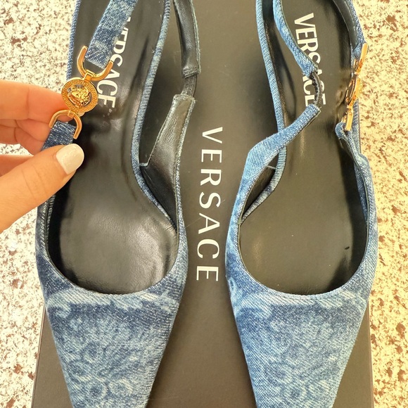 VERSACE Barocco denim slingback pumps - Picture 5 of 8